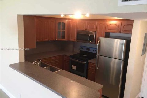 Condominio en alquiler en Miami, Florida, 1 dormitorio, 70.7 m2 № 1875588 - foto 7