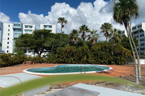 Condominio en alquiler en Miami, Florida, 1 dormitorio, 70.7 m2 № 1875588 - foto 4