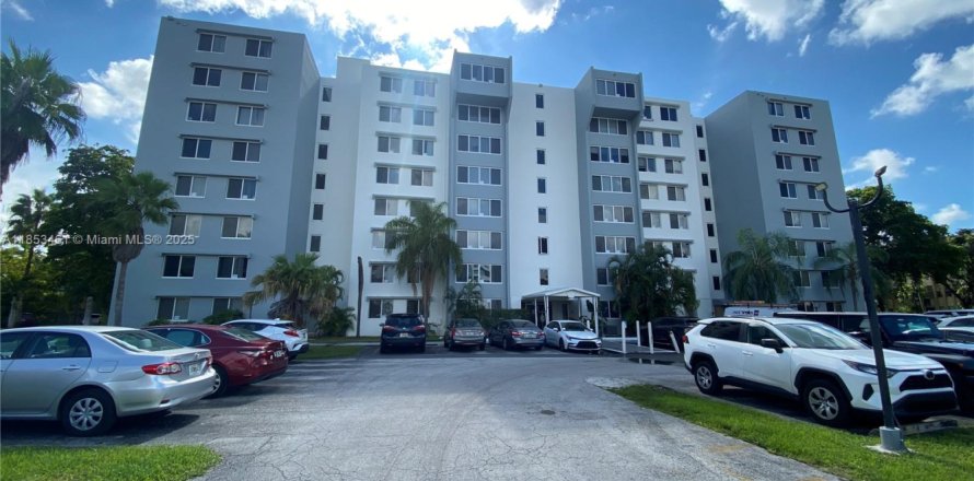 Condominio en Miami, Florida, 1 dormitorio  № 1875588