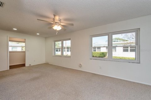 Villa ou maison à vendre à Pinellas Park, Floride: 2 chambres, 146.41 m2 № 2105488 - photo 5