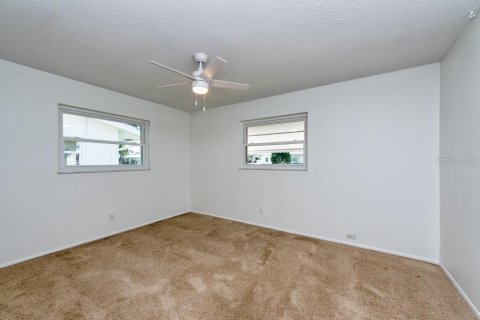Villa ou maison à vendre à Pinellas Park, Floride: 2 chambres, 146.41 m2 № 2105488 - photo 16