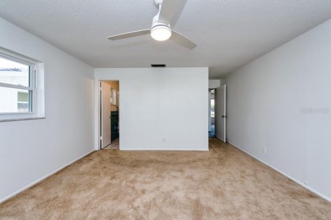 Villa ou maison à vendre à Pinellas Park, Floride: 2 chambres, 146.41 m2 № 2105488 - photo 14