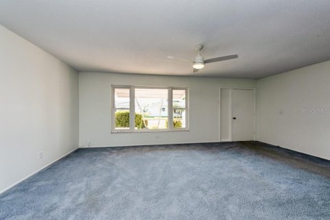 Villa ou maison à vendre à Pinellas Park, Floride: 2 chambres, 146.41 m2 № 2105488 - photo 4
