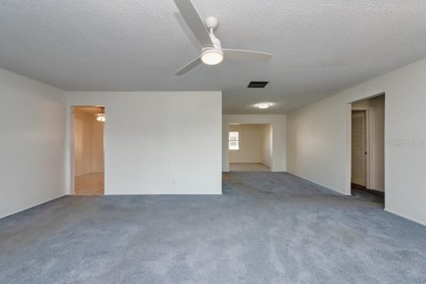Villa ou maison à vendre à Pinellas Park, Floride: 2 chambres, 146.41 m2 № 2105488 - photo 2