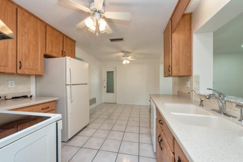 Villa ou maison à vendre à Pinellas Park, Floride: 2 chambres, 146.41 m2 № 2105488 - photo 11