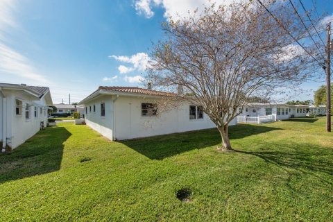 Villa ou maison à vendre à Pinellas Park, Floride: 2 chambres, 146.41 m2 № 2105488 - photo 23