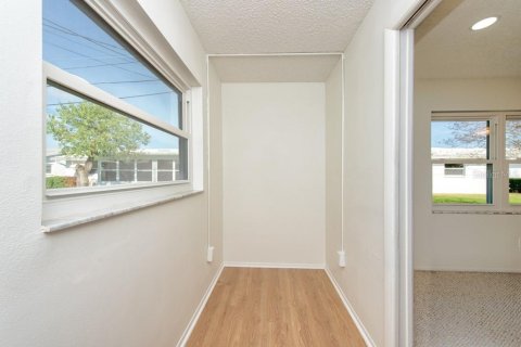 Villa ou maison à vendre à Pinellas Park, Floride: 2 chambres, 146.41 m2 № 2105488 - photo 12