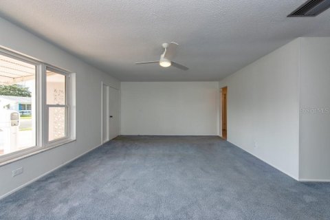 Villa ou maison à vendre à Pinellas Park, Floride: 2 chambres, 146.41 m2 № 2105488 - photo 3
