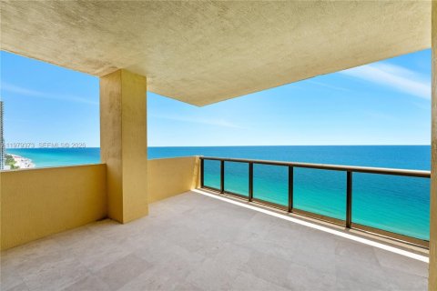 Copropriété à vendre à Sunny Isles Beach, Floride: 3 chambres, 221.39 m2 № 2046348 - photo 3