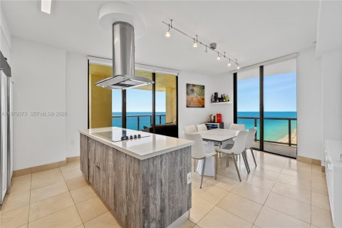 Copropriété à vendre à Sunny Isles Beach, Floride: 3 chambres, 221.39 m2 № 2046348 - photo 14