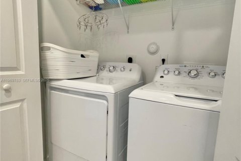 Condominio en alquiler en Doral, Florida, 3 dormitorios, 149.02 m2 № 2030621 - foto 15