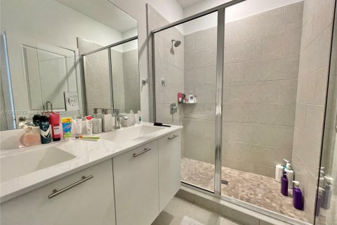 Condominio en alquiler en Doral, Florida, 3 dormitorios, 149.02 m2 № 2030621 - foto 19