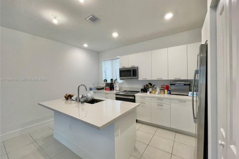 Condominio en alquiler en Doral, Florida, 3 dormitorios, 149.02 m2 № 2030621 - foto 6