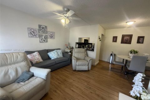 Copropriété à vendre à Sunrise, Floride: 2 chambres, 70.61 m2 № 2005515 - photo 13