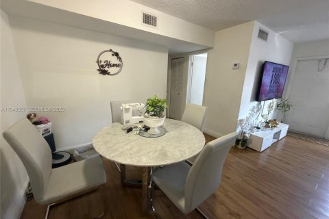 Copropriété à vendre à Sunrise, Floride: 2 chambres, 70.61 m2 № 2005515 - photo 11