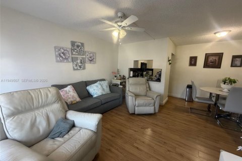 Copropriété à vendre à Sunrise, Floride: 2 chambres, 70.61 m2 № 2005515 - photo 8