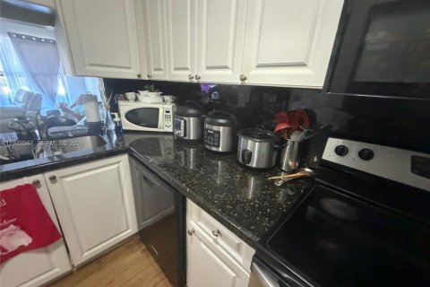 Copropriété à vendre à Sunrise, Floride: 2 chambres, 70.61 m2 № 2005515 - photo 14