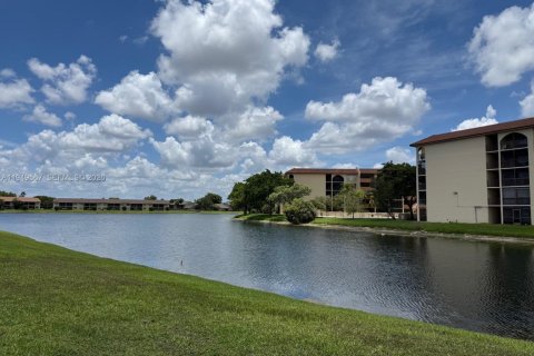 Copropriété à vendre à Sunrise, Floride: 2 chambres, 70.61 m2 № 2005515 - photo 4