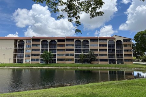 Copropriété à vendre à Sunrise, Floride: 2 chambres, 70.61 m2 № 2005515 - photo 2