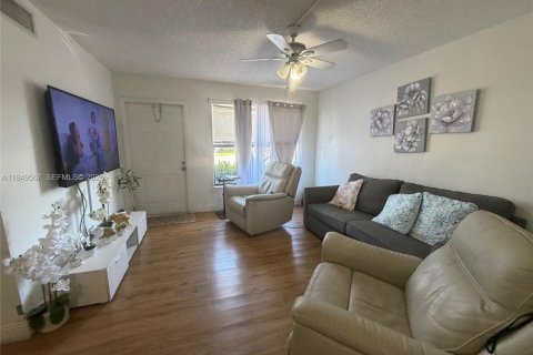 Copropriété à vendre à Sunrise, Floride: 2 chambres, 70.61 m2 № 2005515 - photo 10