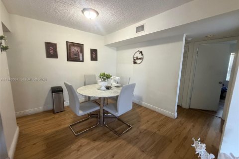 Copropriété à vendre à Sunrise, Floride: 2 chambres, 70.61 m2 № 2005515 - photo 12