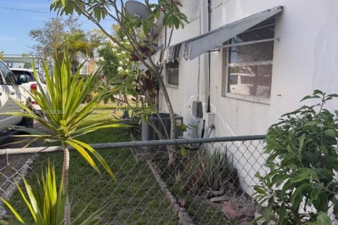 House in Miami Gardens, Florida 3 bedrooms, 125.42 sq.m. № 1811942 - photo 10