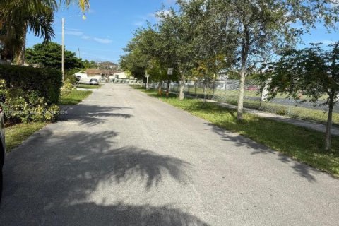 House in Miami Gardens, Florida 3 bedrooms, 125.42 sq.m. № 1811942 - photo 5