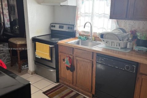 House in Miami Gardens, Florida 3 bedrooms, 125.42 sq.m. № 1811942 - photo 8