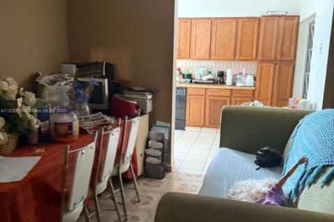 House in Miami Gardens, Florida 3 bedrooms, 125.42 sq.m. № 1811942 - photo 12