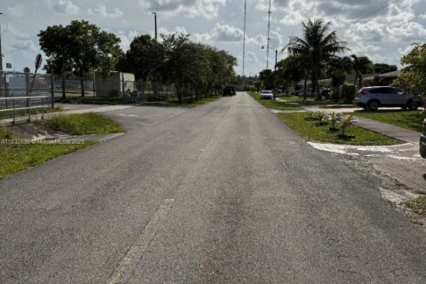 House in Miami Gardens, Florida 3 bedrooms, 125.42 sq.m. № 1811942 - photo 4
