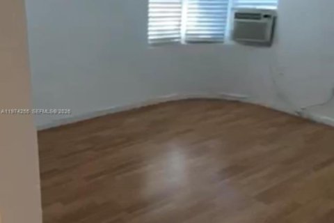 Condo in Miami Beach, Florida № 2036587 - photo 7