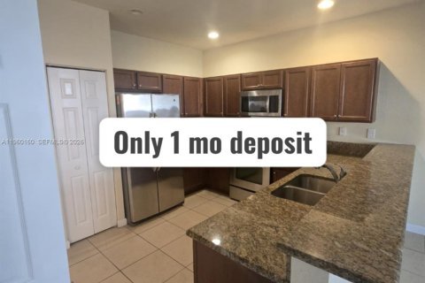 Adosado en alquiler en Cutler Bay, Florida, 2 dormitorios, 135.45 m2 № 2019882 - foto 1