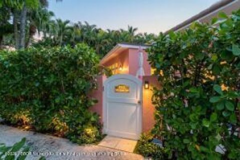 Copropriété à louer à Palm Beach, Floride: 3 chambres, 191.38 m2 № 2261902 - photo 2