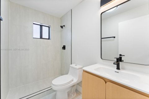 House in Miami, Florida 3 bedrooms № 1994118 - photo 6