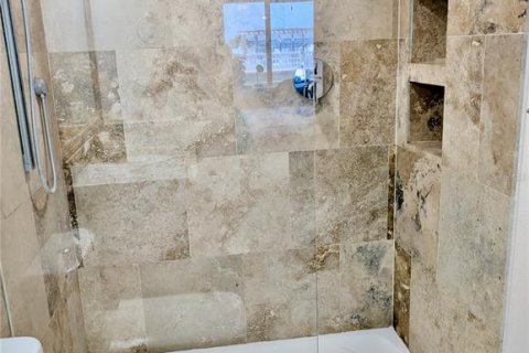 Condo in Saint Petersburg, Florida, 2 bedrooms № 2104867 - photo 30