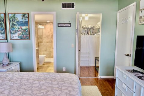 Condo in Saint Petersburg, Florida, 2 bedrooms № 2104867 - photo 28