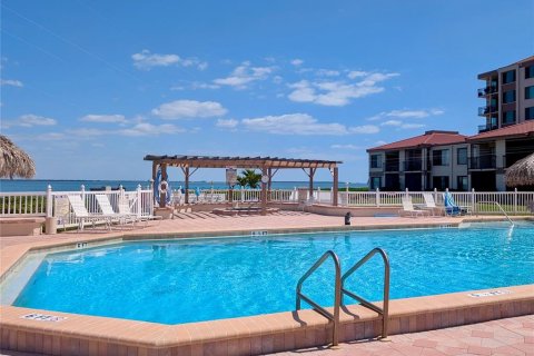 Condo in Saint Petersburg, Florida, 2 bedrooms № 2104867 - photo 19