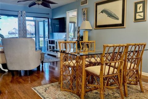 Condo in Saint Petersburg, Florida, 2 bedrooms № 2104867 - photo 8