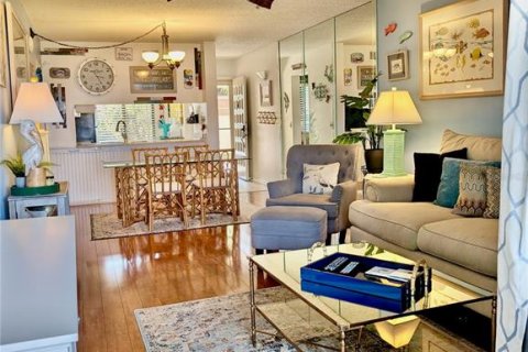 Condo in Saint Petersburg, Florida, 2 bedrooms № 2104867 - photo 14
