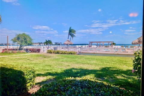 Condo in Saint Petersburg, Florida, 2 bedrooms № 2104867 - photo 17
