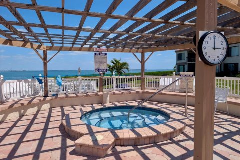 Condo in Saint Petersburg, Florida, 2 bedrooms № 2104867 - photo 22