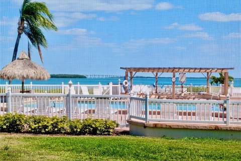 Condo in Saint Petersburg, Florida, 2 bedrooms № 2104867 - photo 18