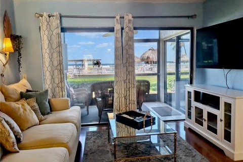 Condo in Saint Petersburg, Florida, 2 bedrooms № 2104867 - photo 10