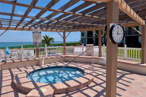Condo in Saint Petersburg, Florida, 2 bedrooms № 2104867 - photo 21