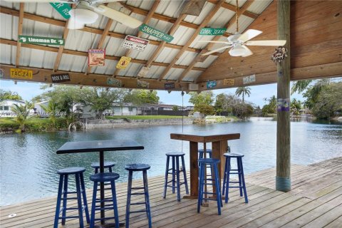 Casa en Cutler Bay, Florida 5 dormitorios, 200.3 m2 № 2055555