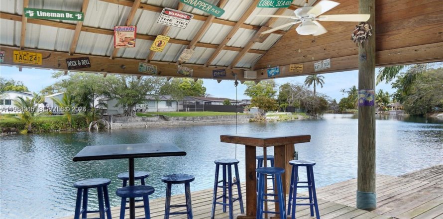 Casa en Cutler Bay, Florida 5 dormitorios, 200.3 m2 № 2055555