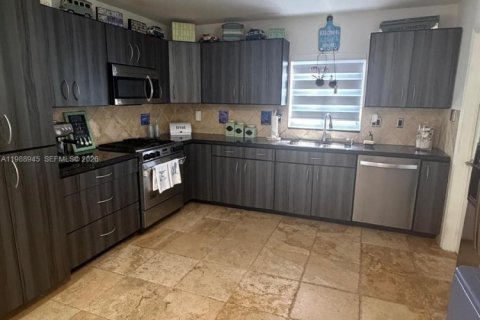 Casa en alquiler en Cutler Bay, Florida, 5 dormitorios, 200.3 m2 № 2055555 - foto 3