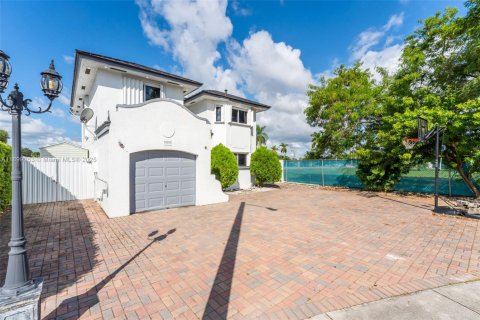 Купить виллу или дом в Майами, Флорида 3 спальни, 152.55м2, № 1955473 - фото 2