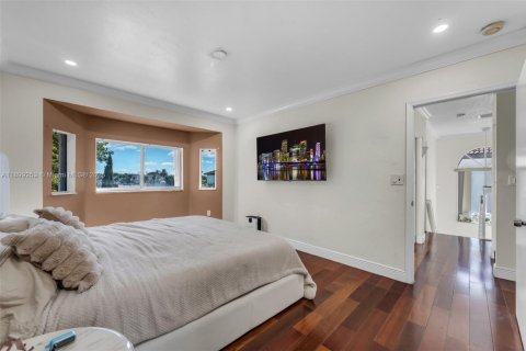 House in Miami, Florida 3 bedrooms, 152.55 sq.m. № 1955473 - photo 22