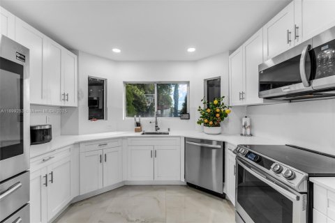 Купить виллу или дом в Майами, Флорида 3 спальни, 152.55м2, № 1955473 - фото 9